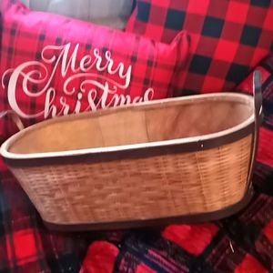 Wicker 🧺 L 18" W 6" leather handles also leather around the rim